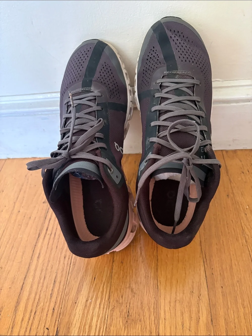 On Running women’s sneakers in Dark Gray and Black